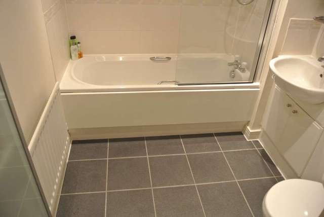  Image of 1 Bedroom Apartment to rent at Erebus Drive, Royal Artillery Quays Riverside London, SE28 0GG