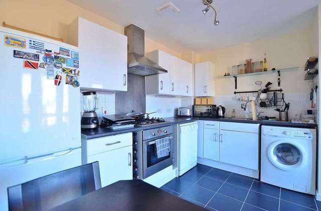  Image of 1 Bedroom Flat to rent at Gascoigne Close  London, N17 8BA