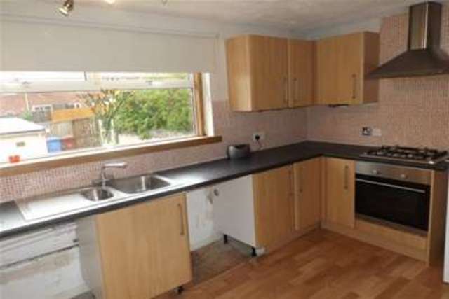  Image of 3 Bedroom Terraced to rent at Glasgow, G74 2JN