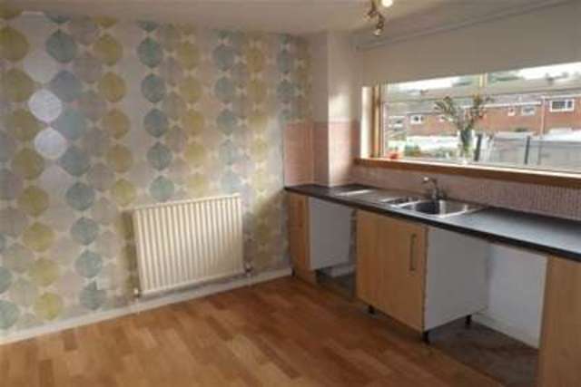 Image of 3 Bedroom Terraced to rent at Glasgow, G74 2JN