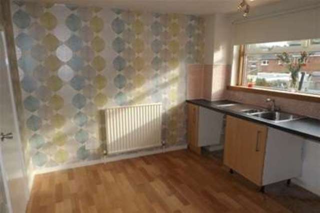  Image of 3 Bedroom Terraced to rent at Glasgow, G74 2JN