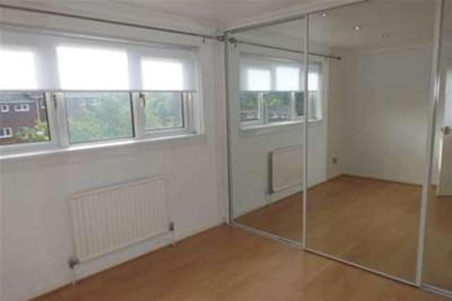  Image of 3 Bedroom Terraced to rent at Glasgow, G74 2JN