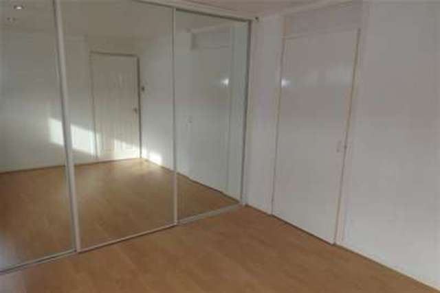  Image of 3 Bedroom Terraced to rent at Glasgow, G74 2JN