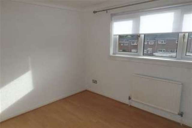  Image of 3 Bedroom Terraced to rent at Glasgow, G74 2JN