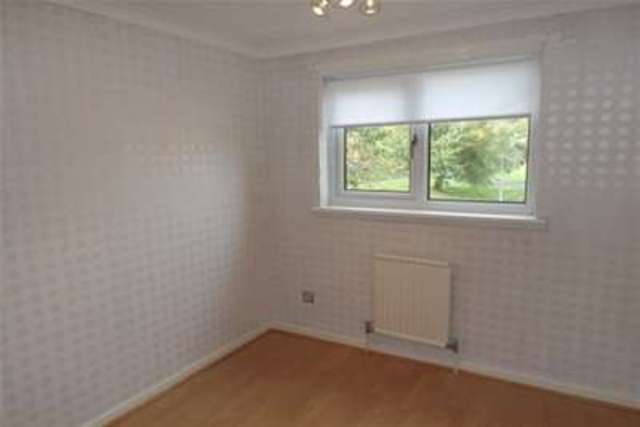  Image of 3 Bedroom Terraced to rent at Glasgow, G74 2JN