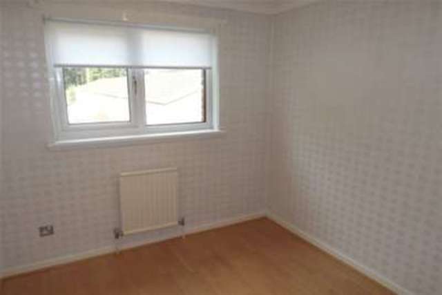  Image of 3 Bedroom Terraced to rent at Glasgow, G74 2JN