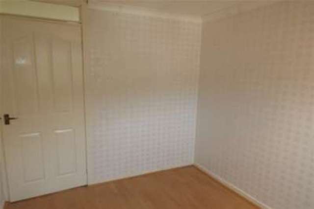  Image of 3 Bedroom Terraced to rent at Glasgow, G74 2JN