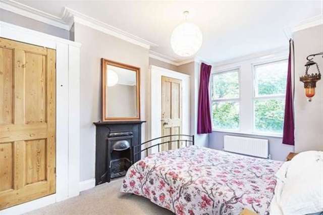  Image of 3 Bedroom Terraced for sale at London, E10 6JG