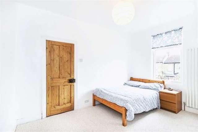  Image of 3 Bedroom Terraced for sale at London, E10 6JG