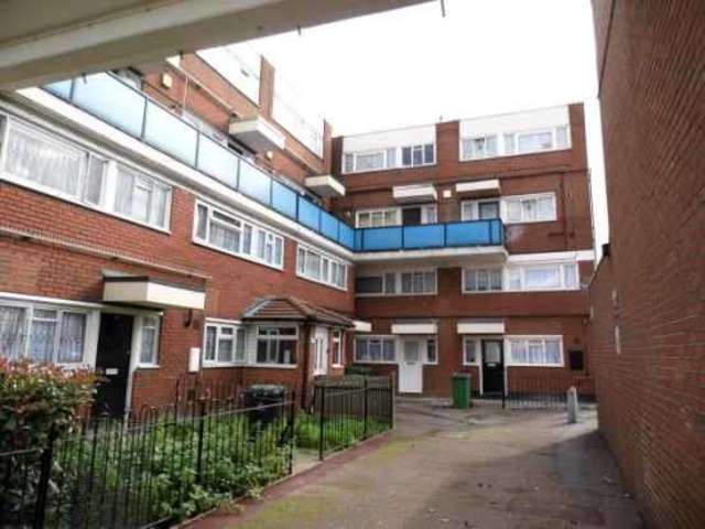  Image of 2 Bedroom Flat for sale at Victoria Dock Greater London Victoria Dock, E16 3RA