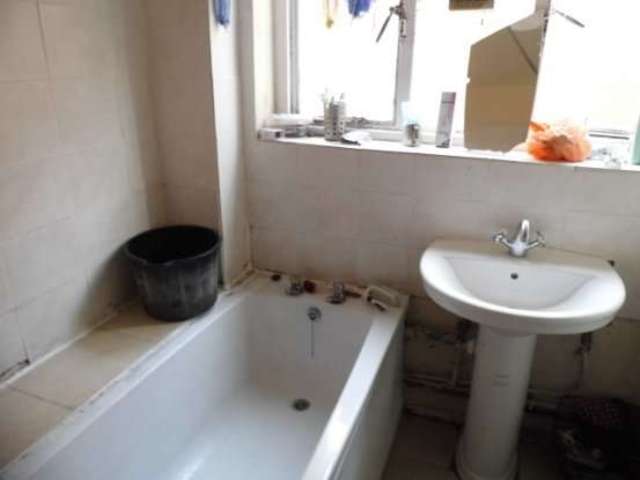  Image of 2 Bedroom Flat for sale at Victoria Dock Greater London Victoria Dock, E16 3RA