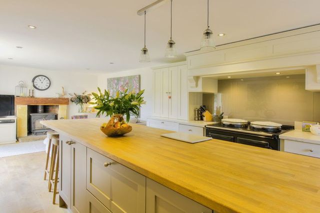  Image of 5 Bedroom Detached for sale at Hawthorpe Bourne, PE10 0RY