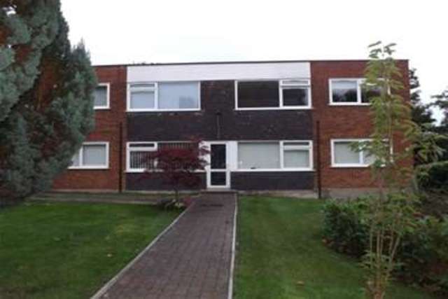  Image of 2 Bedroom Flat to rent at Loughton, IG10 4JE