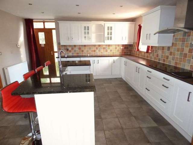  Image of 4 Bedroom Detached to rent at Kendal Road Lindale Grange-Over-Sands, LA11 6QR