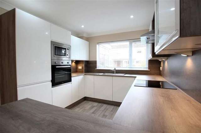  Image of 3 Bedroom Detached to rent at Pangbourne  Reading, RG8 7LB