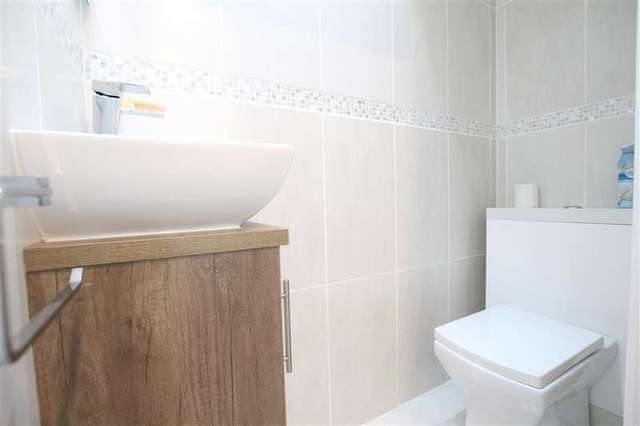  Image of 3 Bedroom Detached to rent at Pangbourne  Reading, RG8 7LB