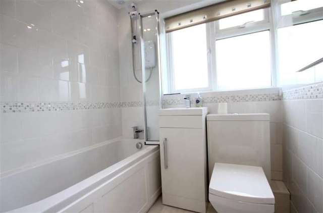  Image of 3 Bedroom Detached to rent at Pangbourne  Reading, RG8 7LB