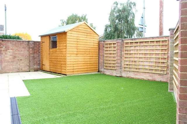  Image of 3 Bedroom Detached to rent at Pangbourne  Reading, RG8 7LB