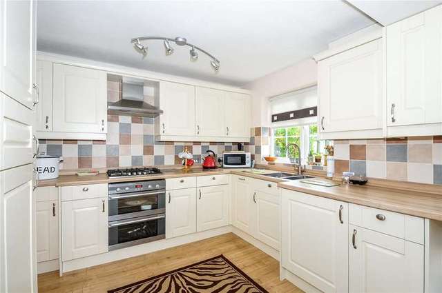  Image of 3 Bedroom Detached for sale at Binfield  Binfield, RG42 4NZ