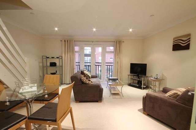  Image of 1 Bedroom Flat to rent at Leret Way  Leatherhead, KT22 7JL