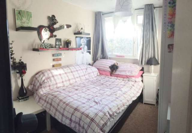  Image of 3 Bedroom Semi-Detached to rent at Linden Leas Thundersley Benfleet, SS7 4BB