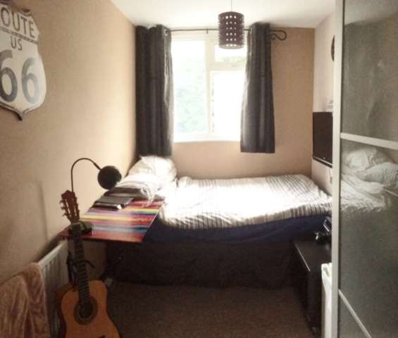  Image of 3 Bedroom Semi-Detached to rent at Linden Leas Thundersley Benfleet, SS7 4BB
