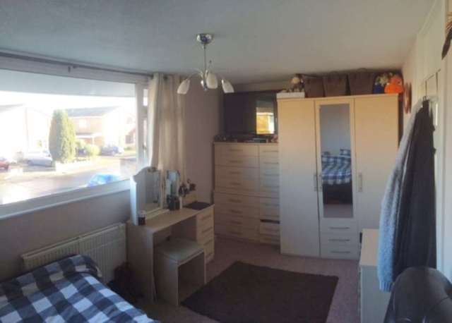  Image of 3 Bedroom Semi-Detached to rent at Linden Leas Thundersley Benfleet, SS7 4BB