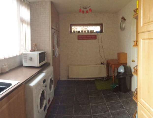  Image of 3 Bedroom Semi-Detached to rent at Linden Leas Thundersley Benfleet, SS7 4BB