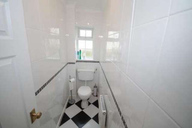  Image of 3 Bedroom Flat to rent at Ferndown  Dudsbury, BH22 8BX