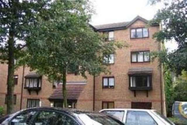  Image of 1 Bedroom Flat to rent at Purfleet, RM19 1NT