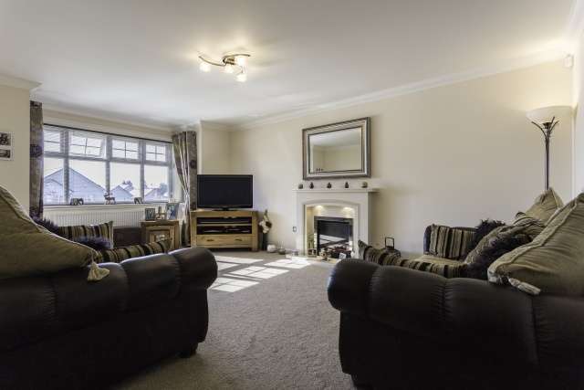  Image of 3 Bedroom Detached for sale at Kirriemuir, DD8 4LF