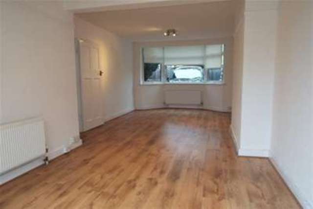  Image of 3 Bedroom Detached to rent at Loughton, IG10 3EP