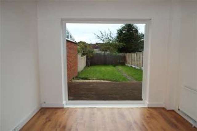  Image of 3 Bedroom Detached to rent at Loughton, IG10 3EP