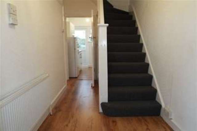  Image of 3 Bedroom Detached to rent at Loughton, IG10 3EP