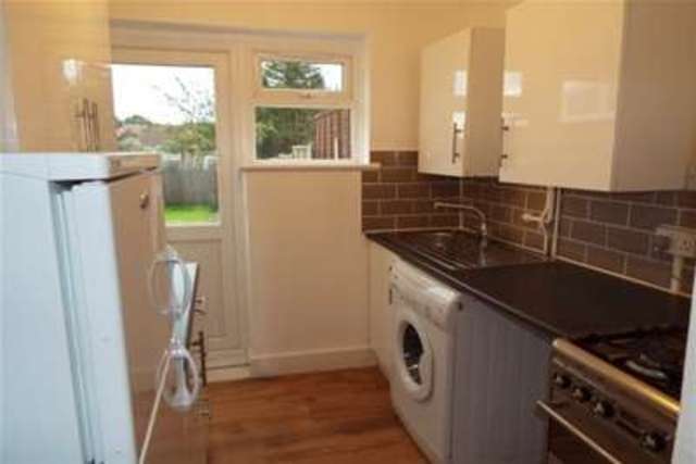  Image of 3 Bedroom Detached to rent at Loughton, IG10 3EP