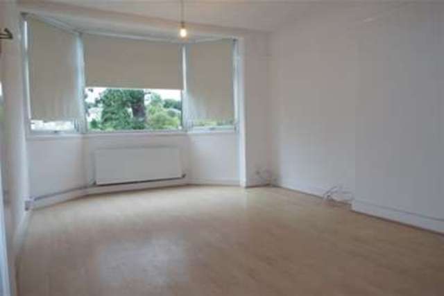  Image of 3 Bedroom Detached to rent at Loughton, IG10 3EP