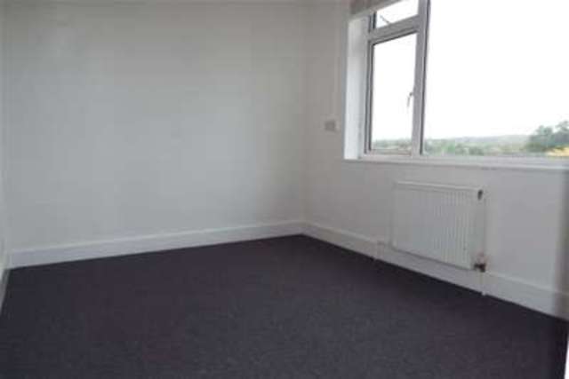  Image of 3 Bedroom Detached to rent at Loughton, IG10 3EP