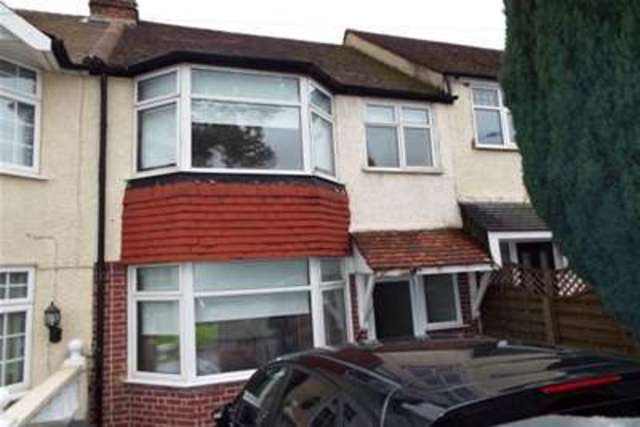  Image of 3 Bedroom Detached to rent at Loughton, IG10 3EP