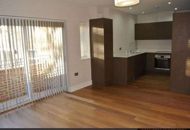  Image of 1 Bedroom Flat to rent at Manor Road  Chigwell, IG7 5PS