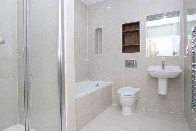  Image of 1 Bedroom Flat to rent at Manor Road  Chigwell, IG7 5PS