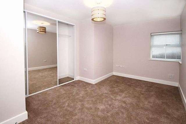  Image of 1 Bedroom Flat to rent at Manor Road  Chigwell, IG7 5PS