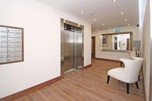  Image of 1 Bedroom Flat to rent at Manor Road  Chigwell, IG7 5PS