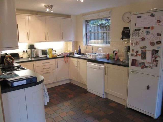  Image of 4 Bedroom Detached to rent at Hill Farm Road  Marlow, SL7 3LX
