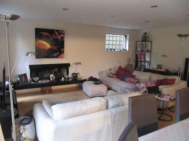  Image of 4 Bedroom Detached to rent at Hill Farm Road  Marlow, SL7 3LX