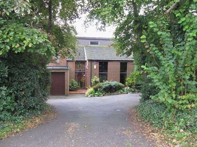  Image of 4 Bedroom Detached to rent at Hill Farm Road  Marlow, SL7 3LX