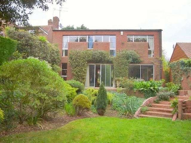  Image of 4 Bedroom Detached to rent at Hill Farm Road  Marlow, SL7 3LX