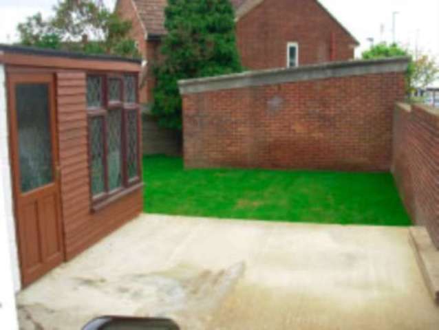  Image of 3 Bedroom Detached to rent at Medway Road  Gillingham, ME7 1NL