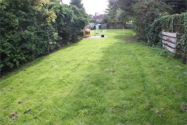  Image of 3 Bedroom Flat for sale at Edgware Edgware, HA8 0DY