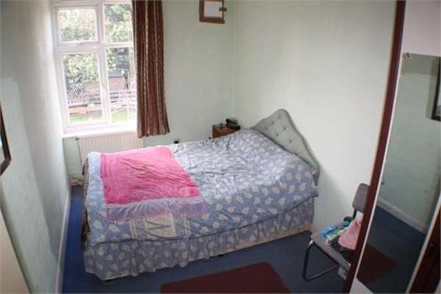  Image of 3 Bedroom Flat for sale at Edgware Edgware, HA8 0DY