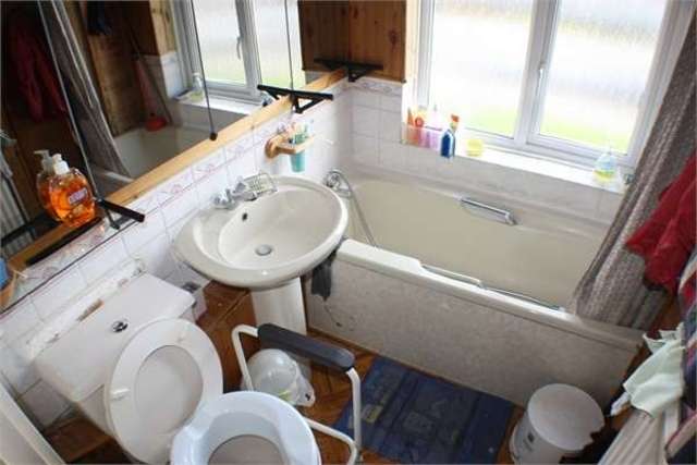  Image of 3 Bedroom Flat for sale at Edgware Edgware, HA8 0DY